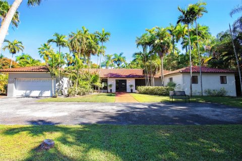 Villa ou maison à vendre à Miami, Floride: 4 chambres, 395.95 m2 № 1973926 - photo 1