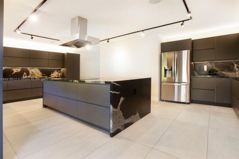 Villa ou maison à vendre à Miami, Floride: 4 chambres, 395.95 m2 № 1973926 - photo 24