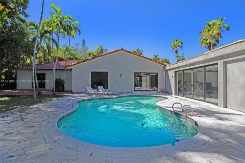 Villa ou maison à vendre à Miami, Floride: 4 chambres, 395.95 m2 № 1973926 - photo 7