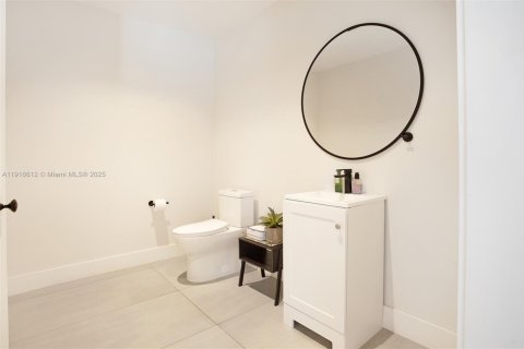 Villa ou maison à vendre à Miami, Floride: 4 chambres, 395.95 m2 № 1973926 - photo 6