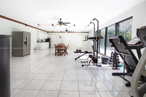 Villa ou maison à vendre à Miami, Floride: 4 chambres, 395.95 m2 № 1973926 - photo 14