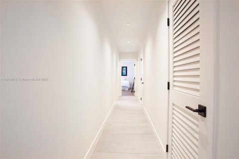 Villa ou maison à vendre à Miami, Floride: 4 chambres, 395.95 m2 № 1973926 - photo 26