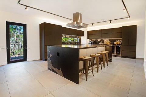 Villa ou maison à vendre à Miami, Floride: 4 chambres, 395.95 m2 № 1973926 - photo 23