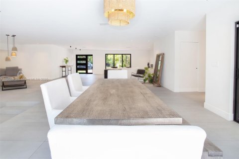 Villa ou maison à vendre à Miami, Floride: 4 chambres, 395.95 m2 № 1973926 - photo 3