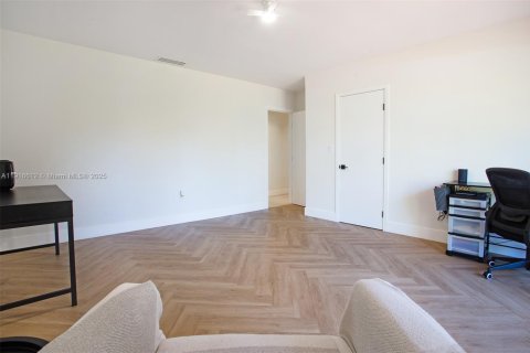 Villa ou maison à vendre à Miami, Floride: 4 chambres, 395.95 m2 № 1973926 - photo 27