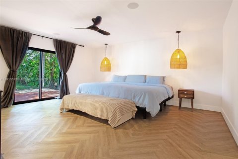 Villa ou maison à vendre à Miami, Floride: 4 chambres, 395.95 m2 № 1973926 - photo 8