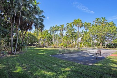 Villa ou maison à vendre à Miami, Floride: 4 chambres, 395.95 m2 № 1973926 - photo 20