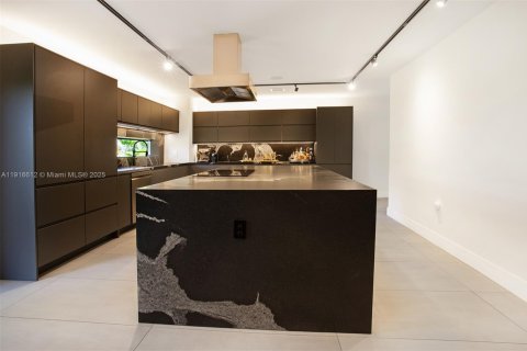 Villa ou maison à vendre à Miami, Floride: 4 chambres, 395.95 m2 № 1973926 - photo 25