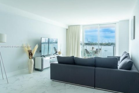Condo in Miami Beach, Florida, 1 bedroom  № 2019340 - photo 4