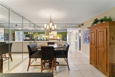 Купить кондоминиум в Пемброк-Пайнс, Флорида 2 спальни, 108.7м2, № 1970636 - фото 11