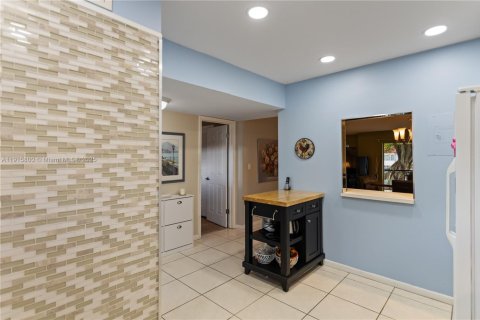 Купить кондоминиум в Пемброк-Пайнс, Флорида 2 спальни, 108.7м2, № 1970636 - фото 7