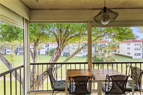 Купить кондоминиум в Пемброк-Пайнс, Флорида 2 спальни, 108.7м2, № 1970636 - фото 2