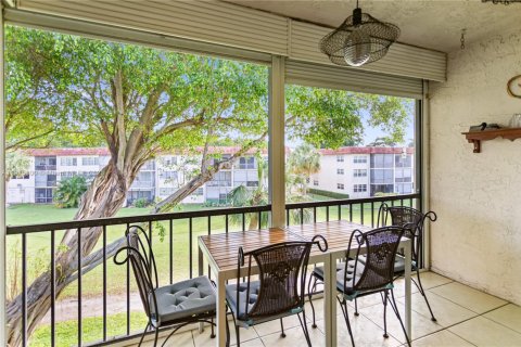 Купить кондоминиум в Пемброк-Пайнс, Флорида 2 спальни, 108.7м2, № 1970636 - фото 3