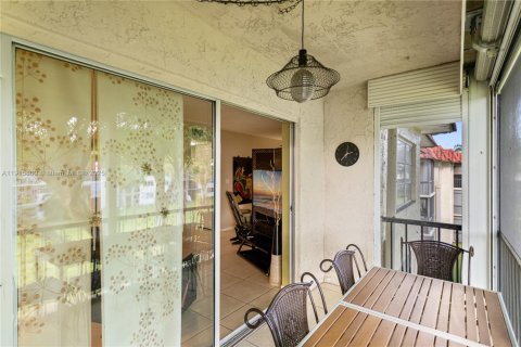 Купить кондоминиум в Пемброк-Пайнс, Флорида 2 спальни, 108.7м2, № 1970636 - фото 19