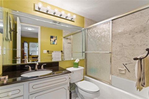 Купить кондоминиум в Пемброк-Пайнс, Флорида 2 спальни, 108.7м2, № 1970636 - фото 25