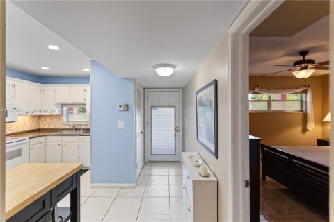 Купить кондоминиум в Пемброк-Пайнс, Флорида 2 спальни, 108.7м2, № 1970636 - фото 8