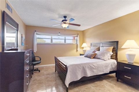 Купить кондоминиум в Пемброк-Пайнс, Флорида 2 спальни, 108.7м2, № 1970636 - фото 22