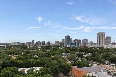 Condo in Orlando, Florida, 2 bedrooms  № 1908937 - photo 17