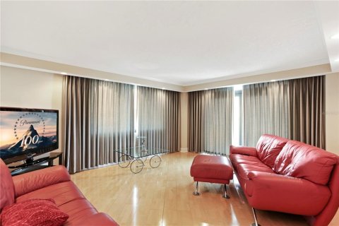 Condo in Orlando, Florida, 2 bedrooms  № 1908937 - photo 11