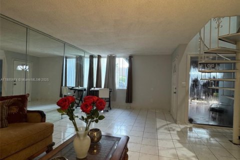 Touwnhouse à vendre à Miami, Floride: 3 chambres, 132.85 m2 № 2016589 - photo 26