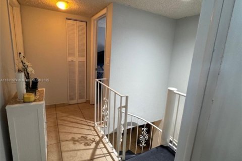 Touwnhouse à vendre à Miami, Floride: 3 chambres, 132.85 m2 № 2016589 - photo 14