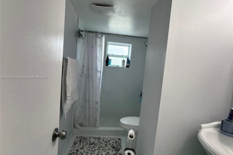 Touwnhouse à vendre à Miami, Floride: 3 chambres, 132.85 m2 № 2016589 - photo 21
