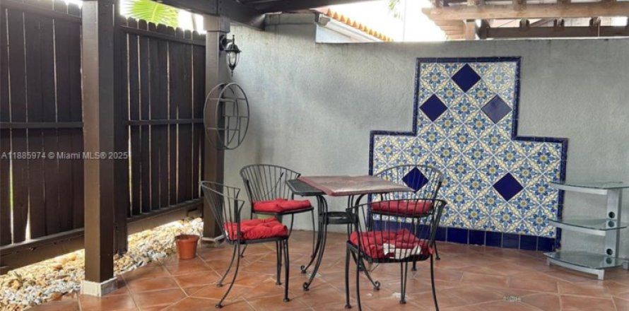 Touwnhouse à Miami, Floride 3 chambres, 132.85 m2 № 2016589