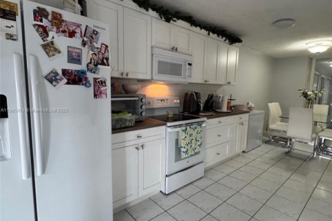 Touwnhouse à vendre à Miami, Floride: 3 chambres, 132.85 m2 № 2016589 - photo 6