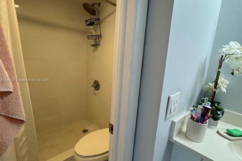 Touwnhouse à vendre à Miami, Floride: 3 chambres, 132.85 m2 № 2016589 - photo 15