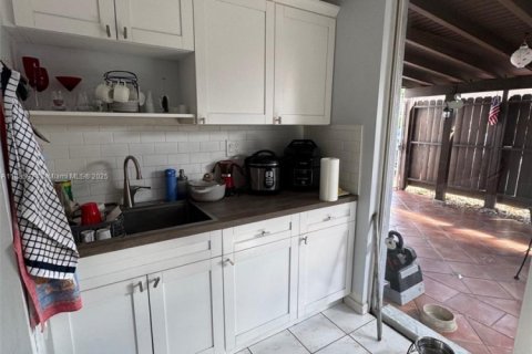 Touwnhouse à vendre à Miami, Floride: 3 chambres, 132.85 m2 № 2016589 - photo 7