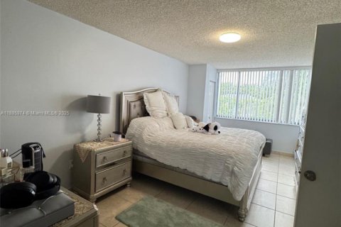 Touwnhouse à vendre à Miami, Floride: 3 chambres, 132.85 m2 № 2016589 - photo 16