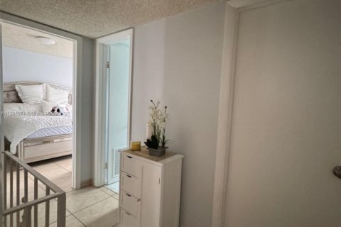 Touwnhouse à vendre à Miami, Floride: 3 chambres, 132.85 m2 № 2016589 - photo 17