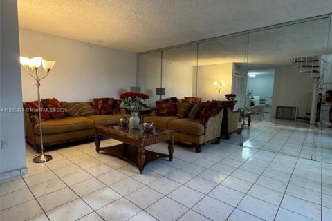 Touwnhouse à vendre à Miami, Floride: 3 chambres, 132.85 m2 № 2016589 - photo 25