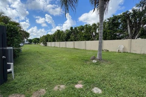 Touwnhouse à vendre à Miami, Floride: 3 chambres, 132.85 m2 № 2016589 - photo 28