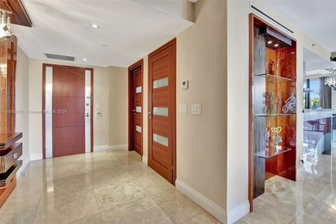 Condo in Aventura, Florida, 2 bedrooms  № 1937378 - photo 23