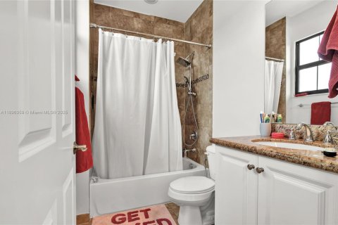 Снять в аренду виллу или дом в Делрей-Бич, Флорида 6 спален, 402.36м2, № 1950463 - фото 21