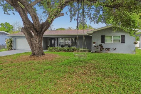 Casa en Clearwater, Florida 3 dormitorios, 167.78 m2 № 2102147