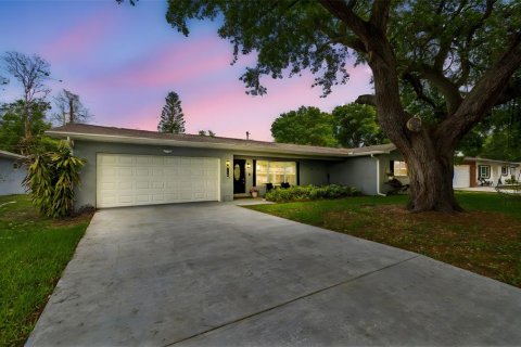 Casa en venta en Clearwater, Florida, 3 dormitorios, 167.78 m2 № 2102147 - foto 2