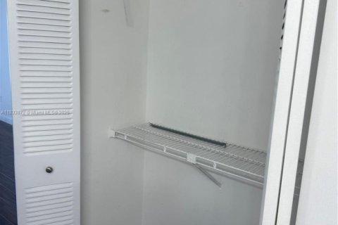 Condo in Plantation, Florida, 2 bedrooms  № 1814802 - photo 9