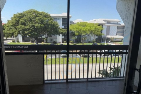 Condo in Plantation, Florida, 2 bedrooms  № 1814802 - photo 17