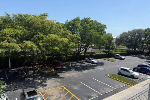 Condo in Plantation, Florida, 2 bedrooms  № 1814802 - photo 1