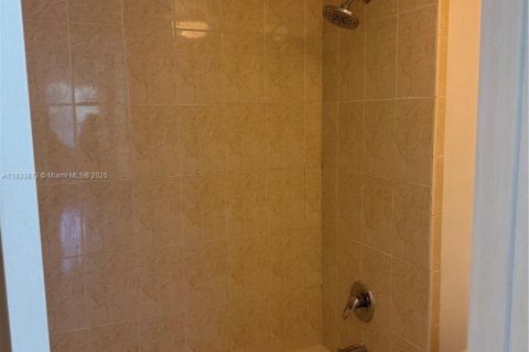 Condo in Plantation, Florida, 2 bedrooms  № 1814802 - photo 8