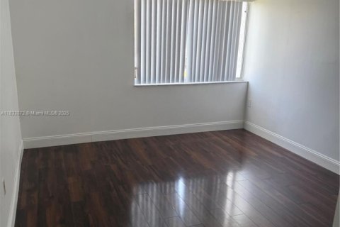 Condo in Plantation, Florida, 2 bedrooms  № 1814802 - photo 12