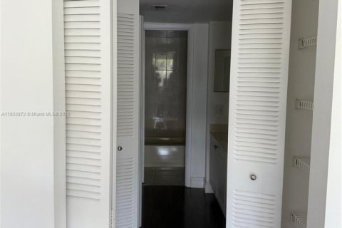 Condo in Plantation, Florida, 2 bedrooms  № 1814802 - photo 11