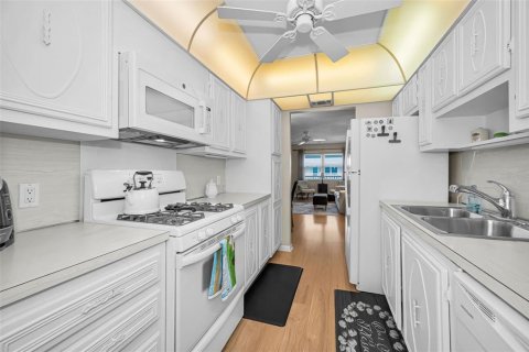 Condominio en venta en Saint Petersburg, Florida, 2 dormitorios, 93.83 m2 № 2144565 - foto 11