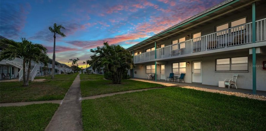 Condominio en Saint Petersburg, Florida, 2 dormitorios  № 2144565