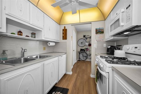 Condominio en venta en Saint Petersburg, Florida, 2 dormitorios, 93.83 m2 № 2144565 - foto 12