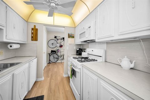 Condominio en venta en Saint Petersburg, Florida, 2 dormitorios, 93.83 m2 № 2144565 - foto 13