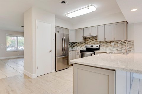 Casa en alquiler en Fort Lauderdale, Florida, 2 dormitorios, 113.34 m2 № 1986510 - foto 8