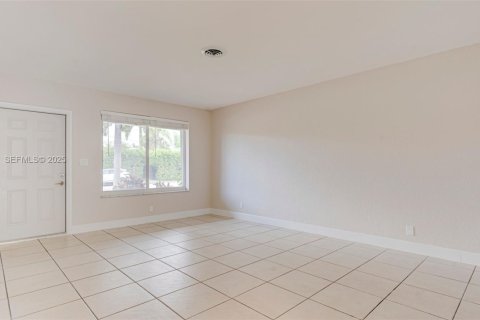 Casa en alquiler en Fort Lauderdale, Florida, 2 dormitorios, 113.34 m2 № 1986510 - foto 11